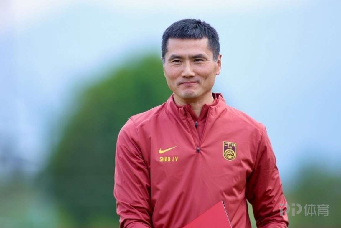 国足有球训练时间1小时以上，队员普遍身体反应激烈