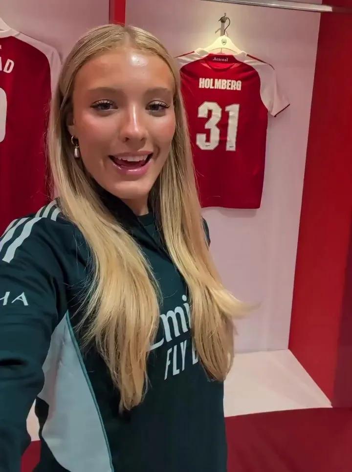 阿森纳女足新援因外表出众引来低俗评论,俱乐部关闭评论区