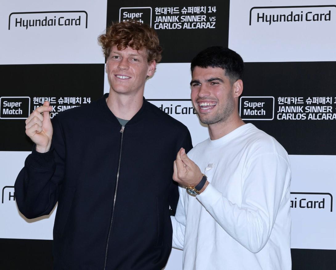 韩国仁川网球表演赛：阿尔卡拉斯2-0击败辛纳