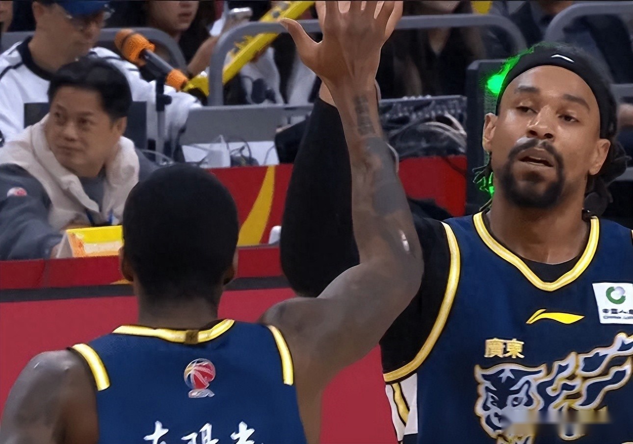 广东险胜山东3喜1忧！萨林杰统治级，徐杰关键球无解，萨姆纳不稳