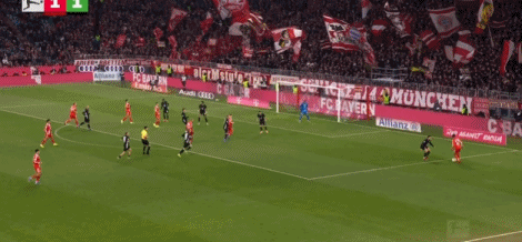 第30分钟,奥利塞传中,迪亚斯头球破门,拜仁2-1狼堡