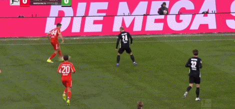 第5分钟,迪亚斯传中,菲舍尔乌龙,拜仁1-0沃尔夫斯堡